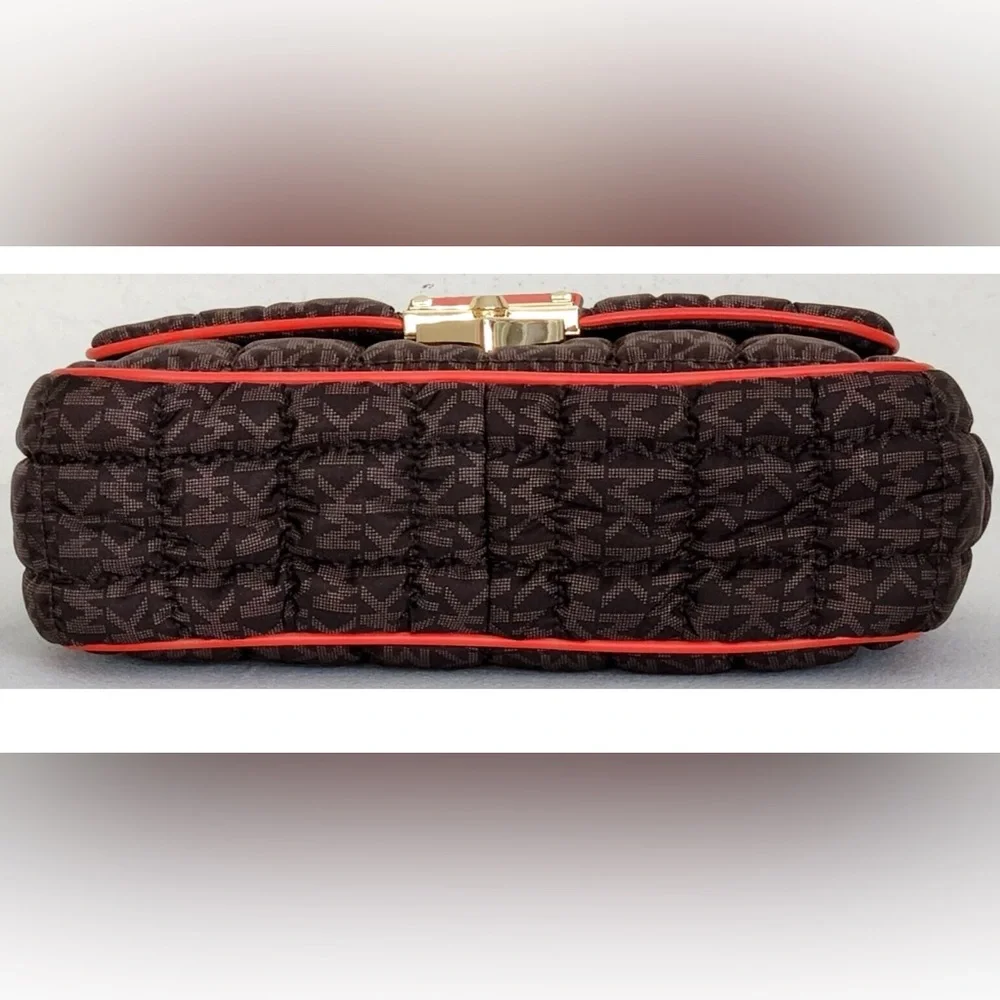 •MICHAEL KORS•NWOT BROWN & TAN LARGE QUILTED SIGNATURE-LOGO SHOULDER BAG $398.00 - Picture 8 of 14